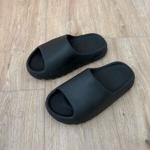 Yeezy Adidas Onyx Slides